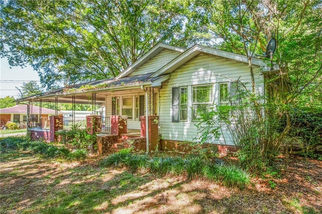 Property Photo:  1441 N Main Street  NC 27239 