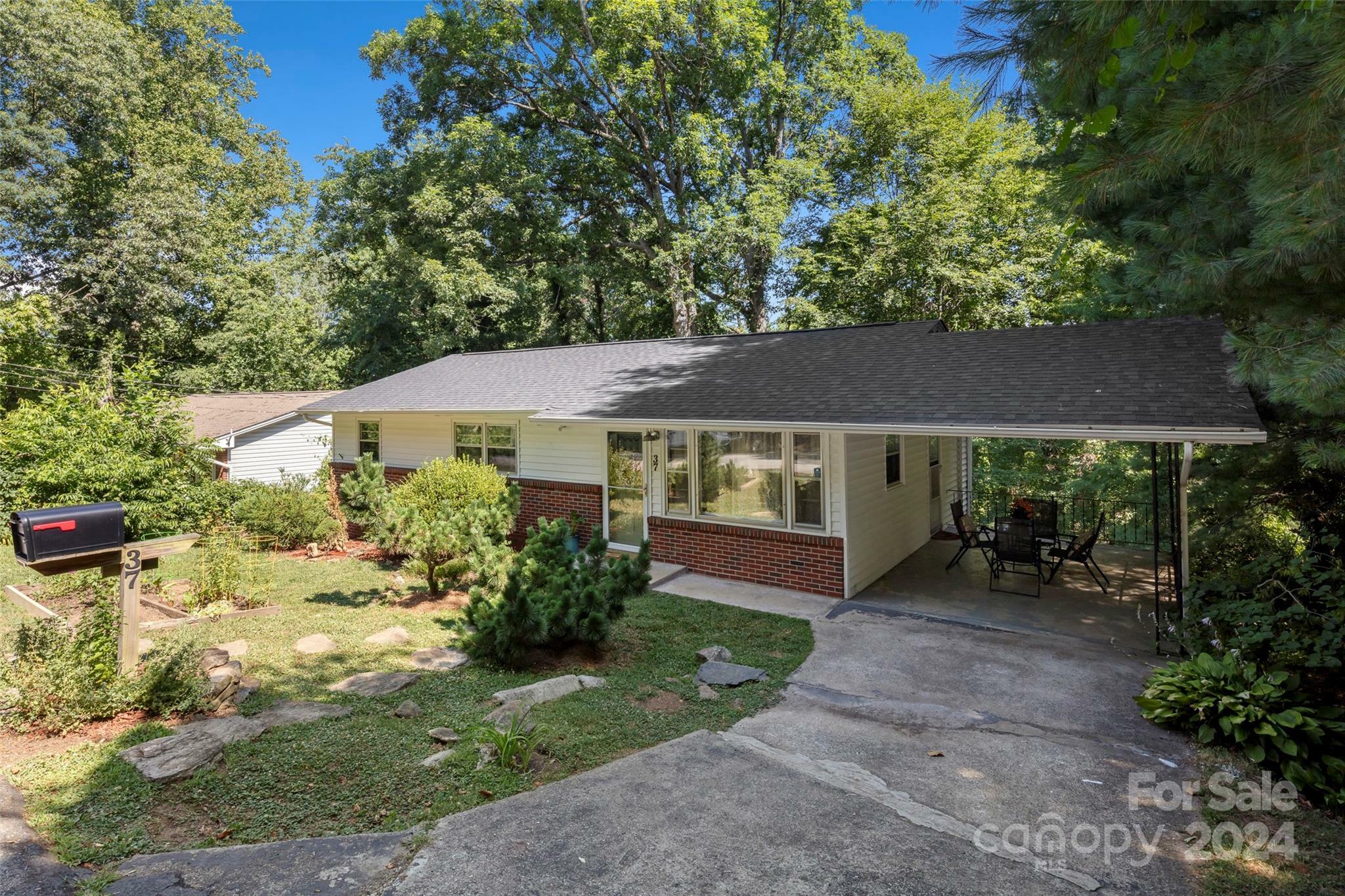 Property Photo:  37 Oregon Avenue  NC 28806 