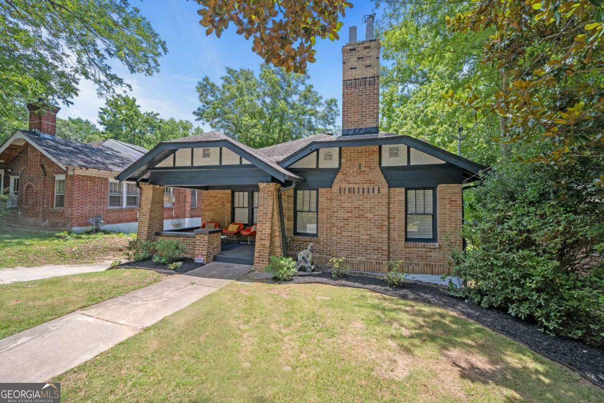 Property Photo:  930 White Street SW  GA 30310 