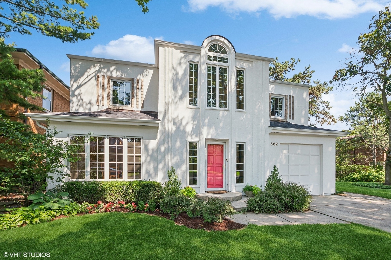 Property Photo: 562 N Edgewood Avenue IL 60526