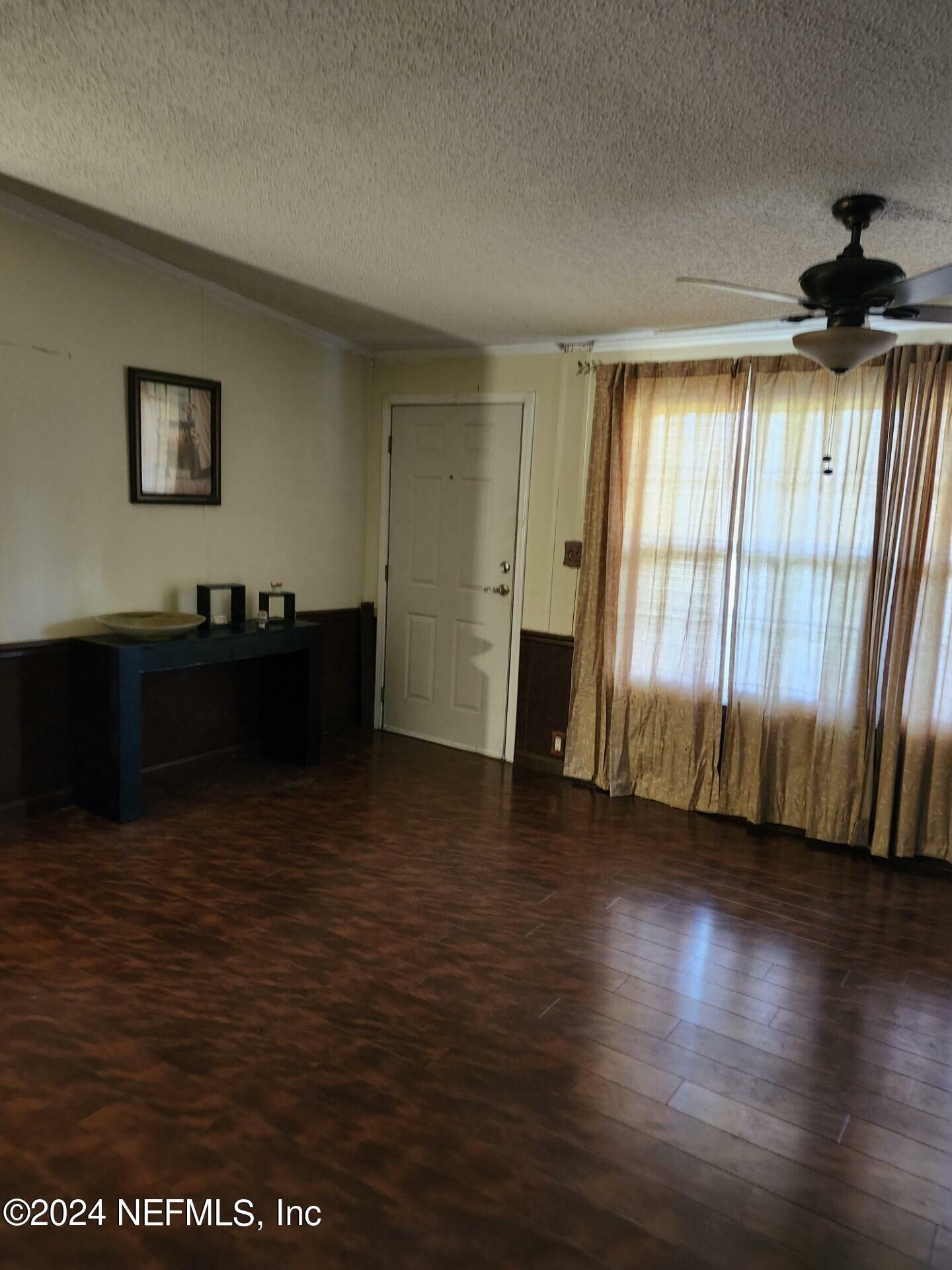 Property Photo:  901 County Road 308B  FL 32181 