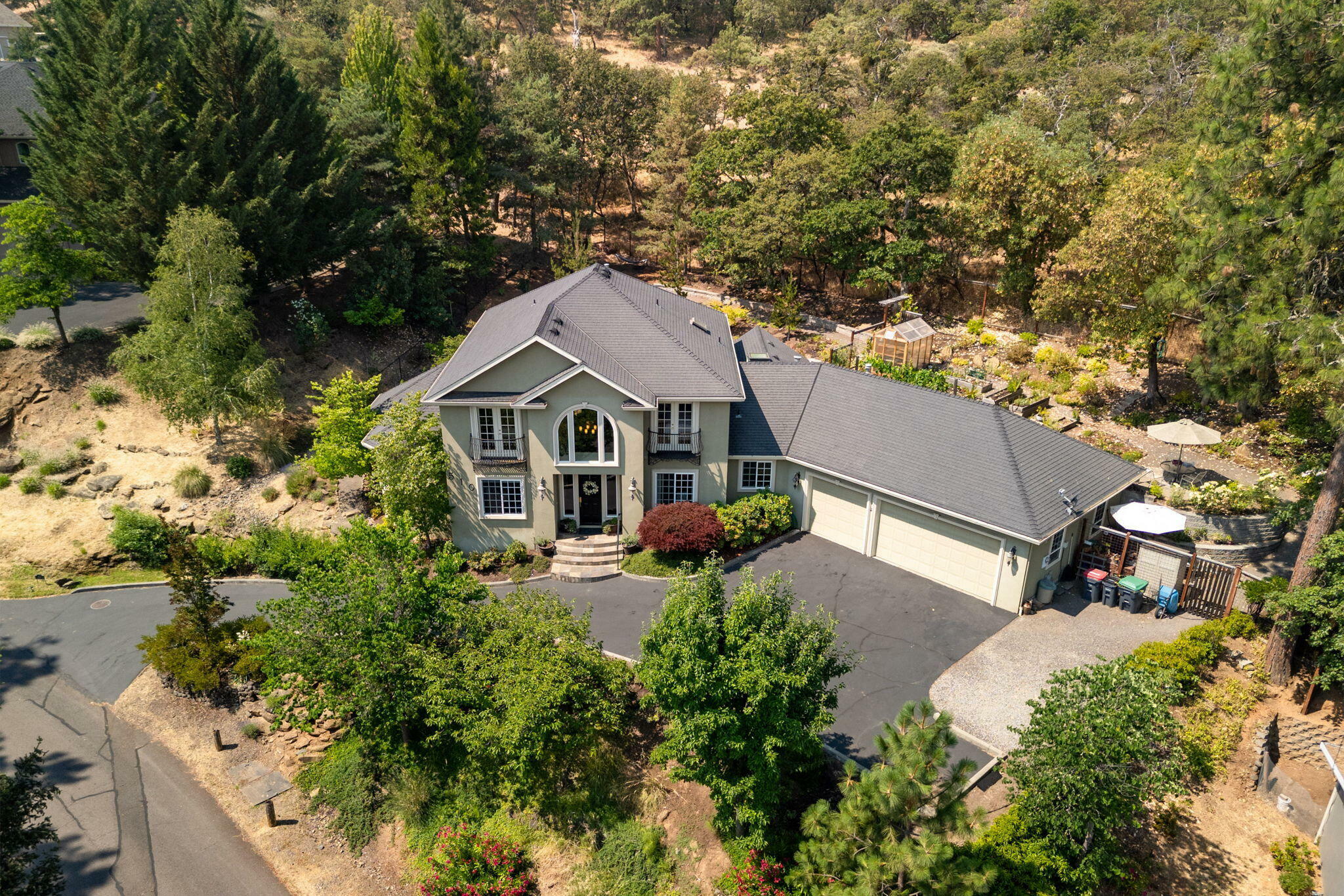 Property Photo:  510 Coachman Drive  OR 97530 