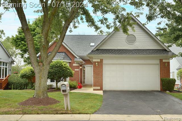 Property Photo:  6402 Country Shire Lane  MI 48323 