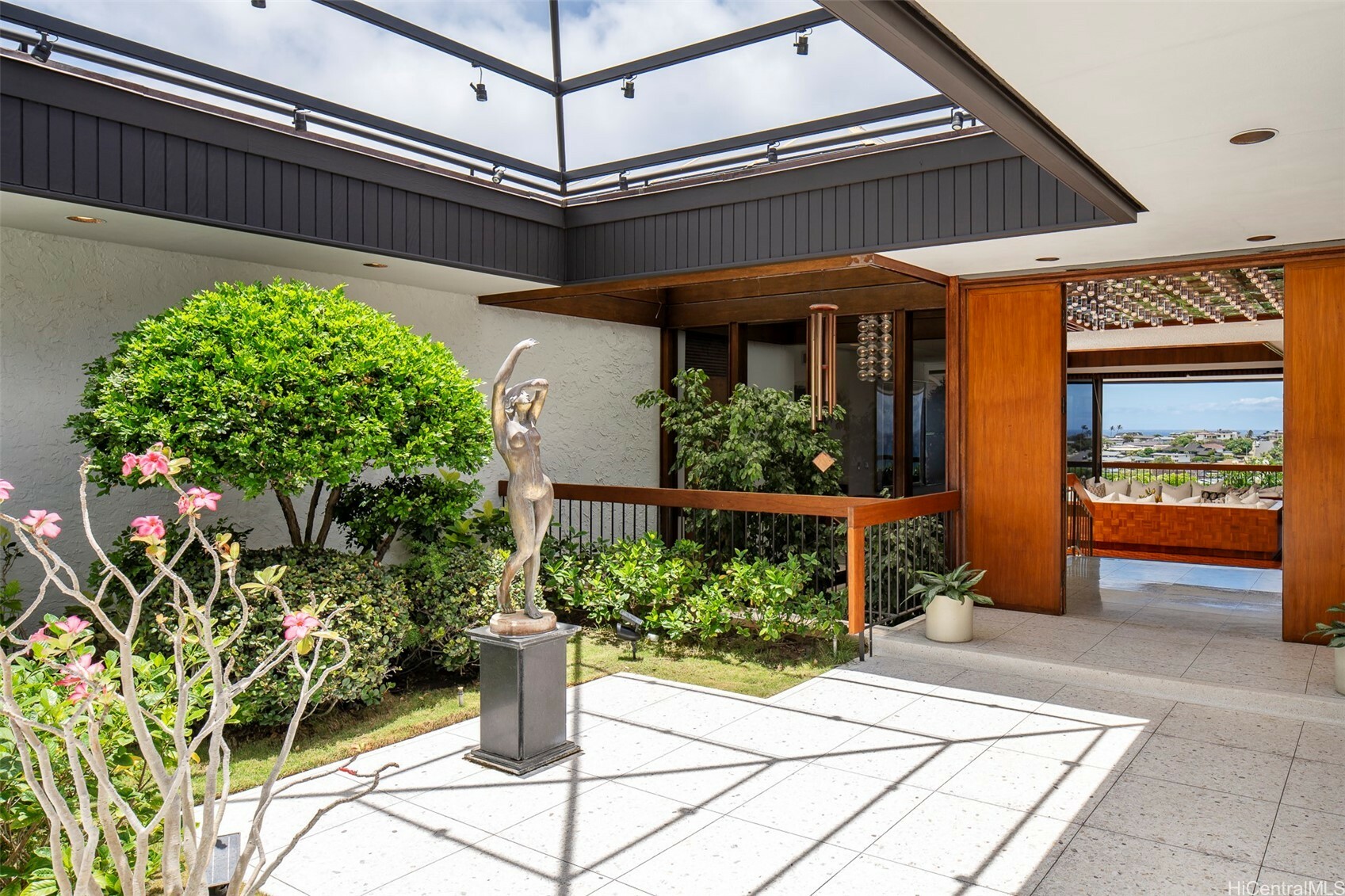Property Photo: 3869 Pokapahu Place HI 96816