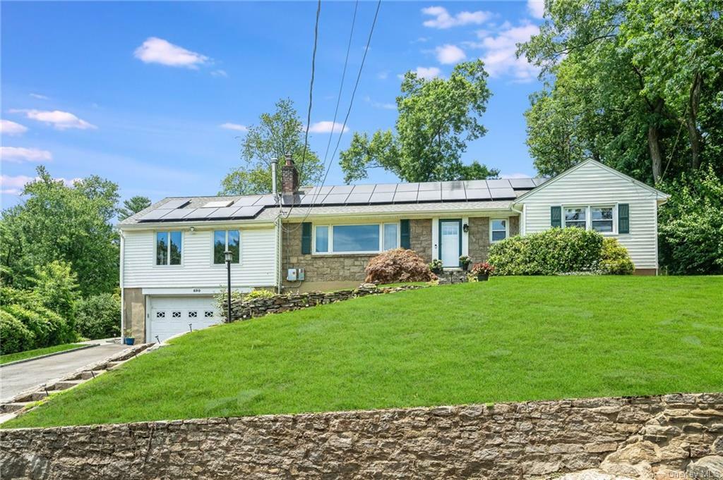 Property Photo:  690 Pinebrook Boulevard  NY 10804 