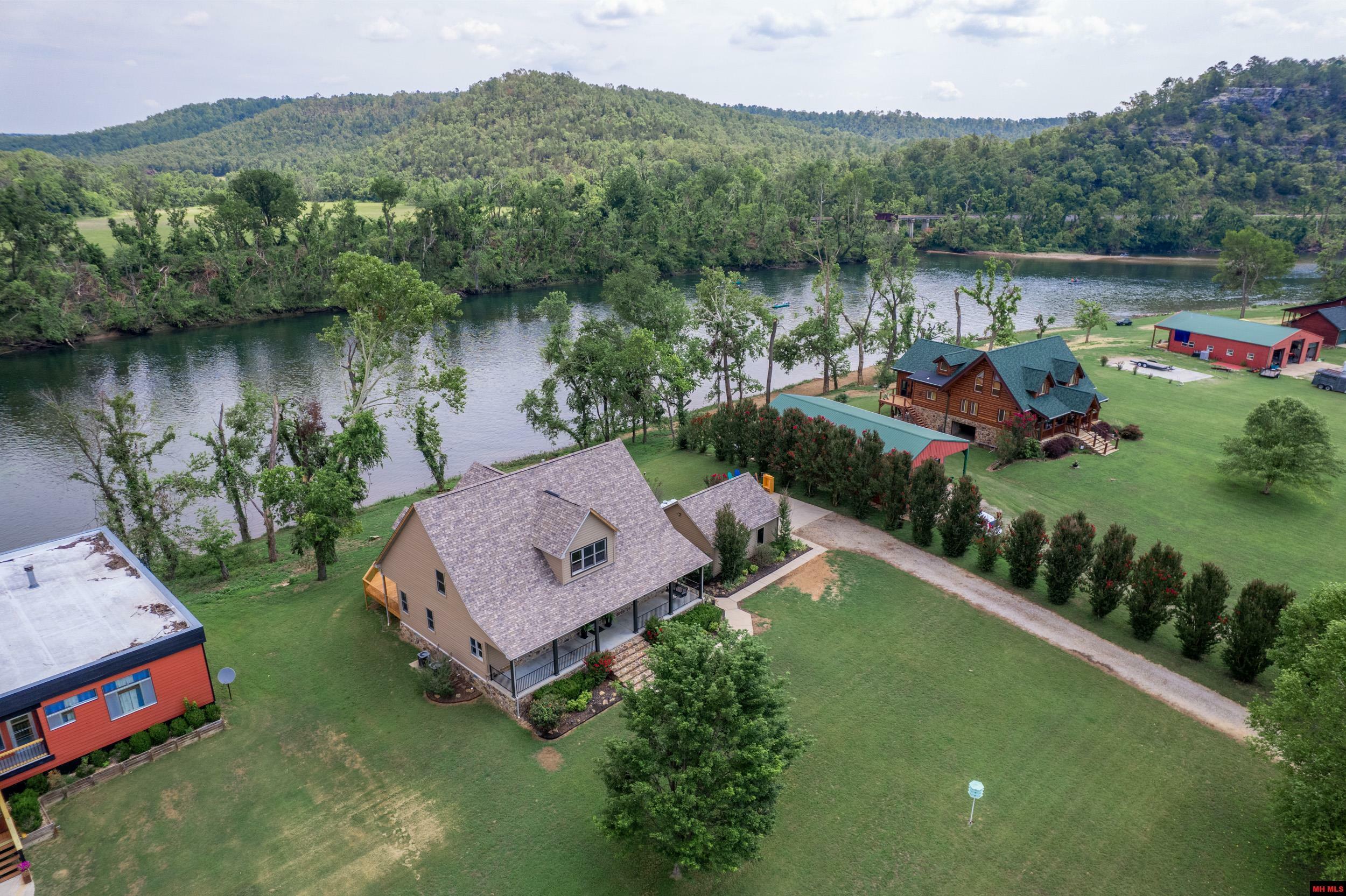 Property Photo: 1002 Stone Creek Way AR 72658