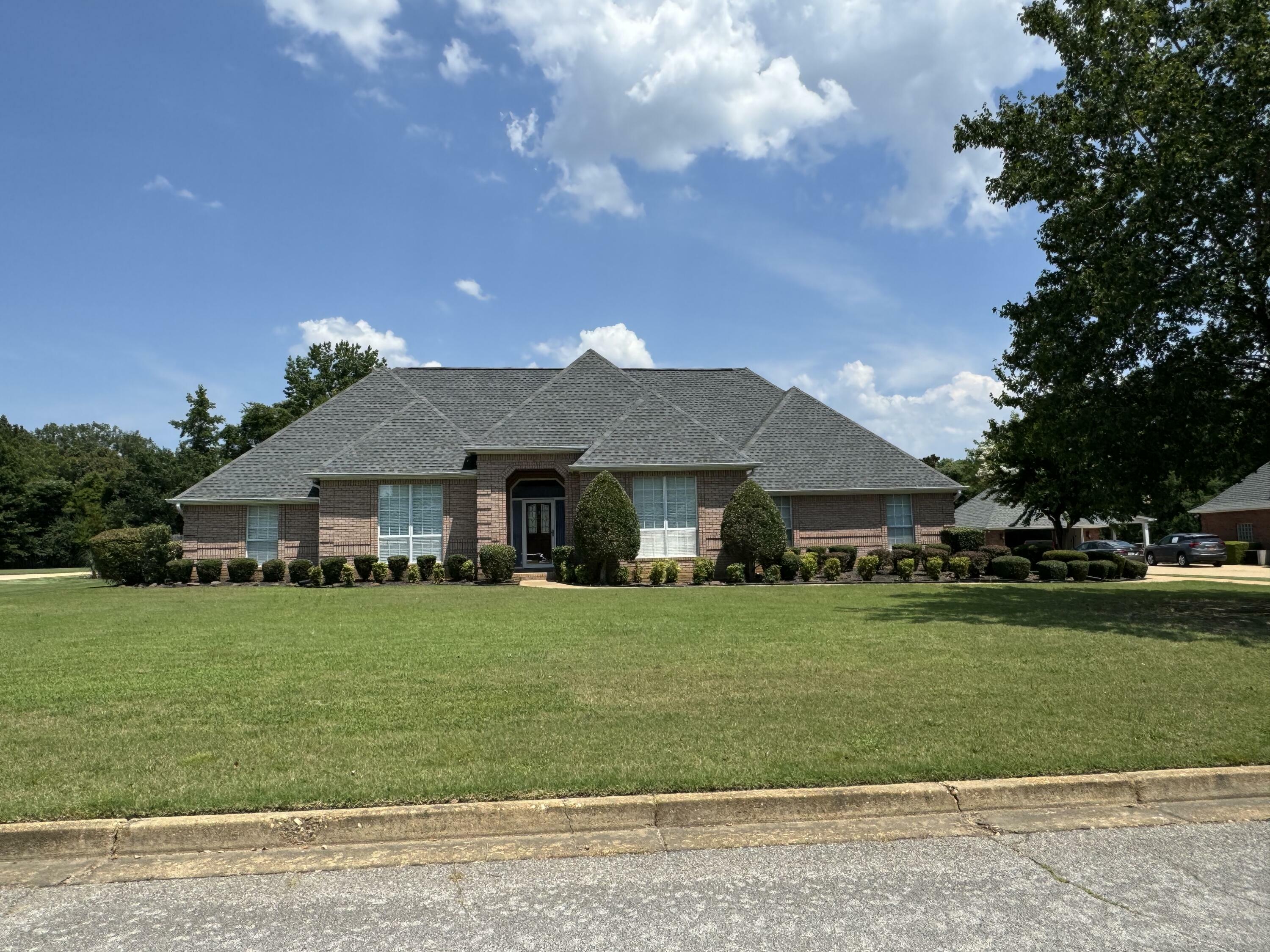 Property Photo:  180 Huntington Pl.  MS 38801 