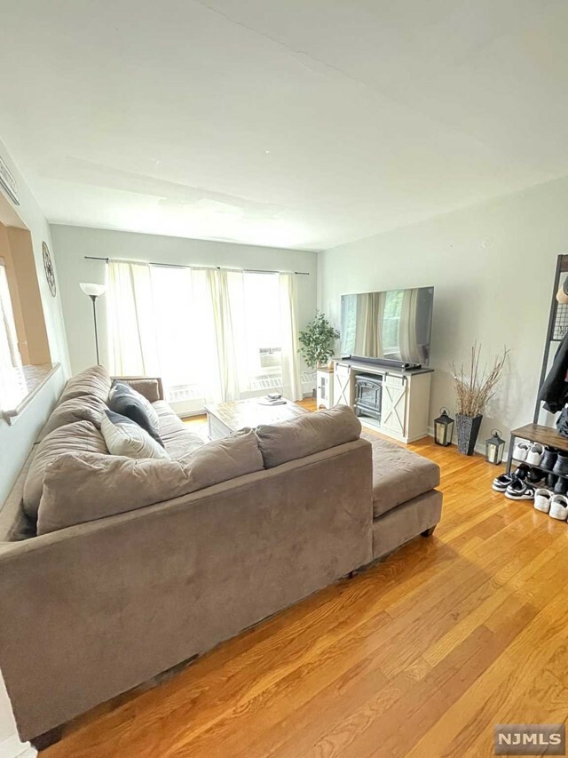 Property Photo:  135 Hobart Avenue 2D  NJ 07070 