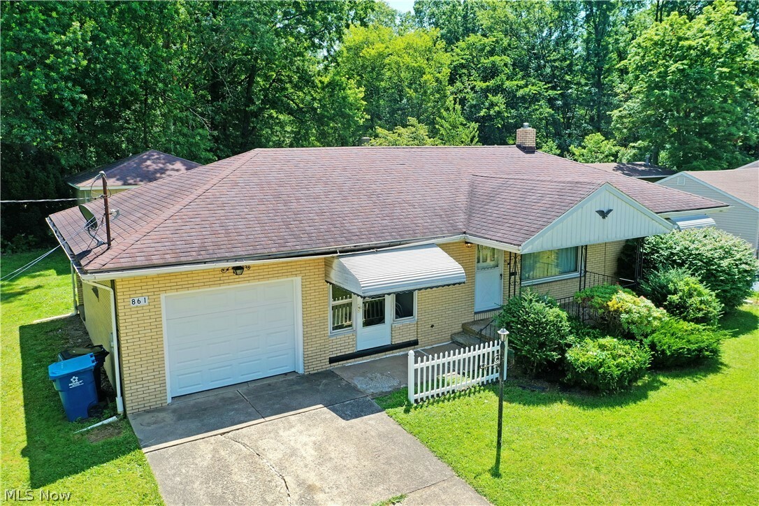 Property Photo:  861 Pinecrest Road  OH 44420 