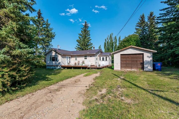 Property Photo:  507 1 Street E  SK S0M 1M0 