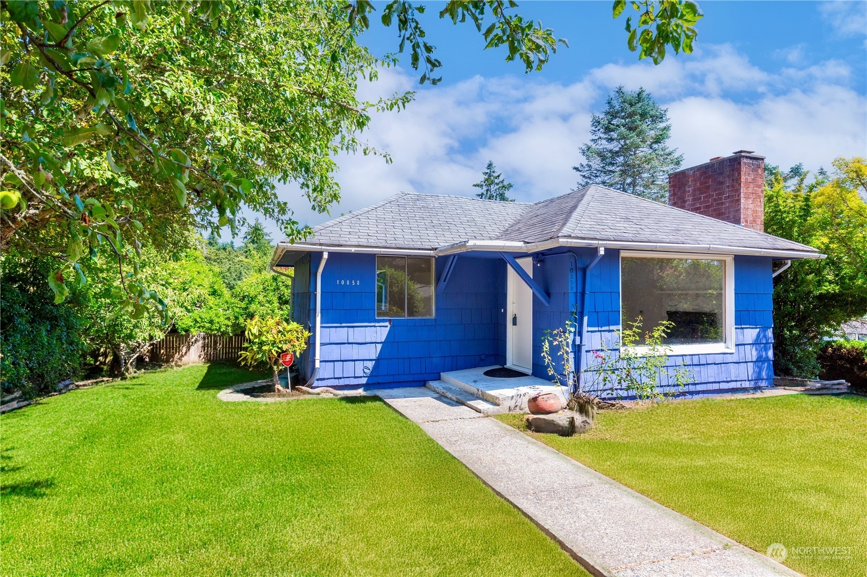 Property Photo:  10858 31st Avenue SW  WA 98146 