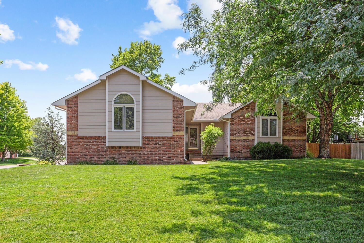 Property Photo:  2303 N Crestline Ct  KS 67205 