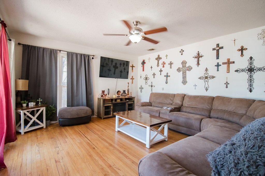 Property Photo:  211 Churchill Blvd  TX 76903 