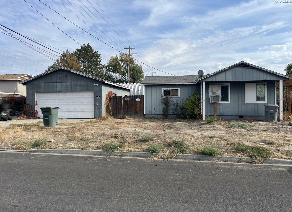 Property Photo:  1108 Wilson St  WA 99354 