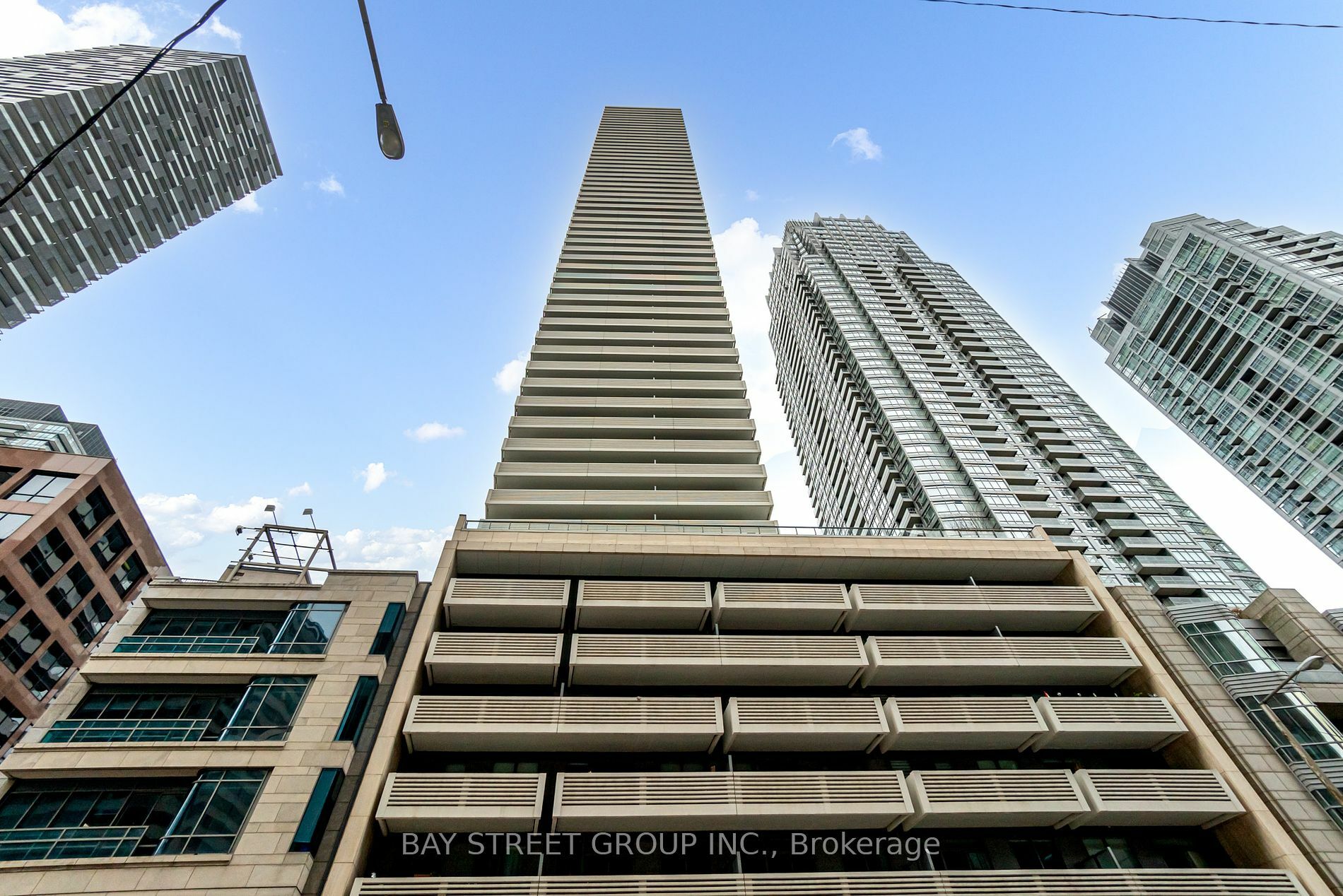 Property Photo:  2221 Yonge St 4206  ON M4S 2B4 