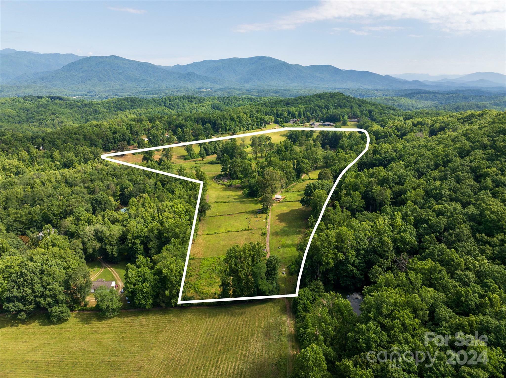 Property Photo:  698 Golf Course Road  NC 28762 