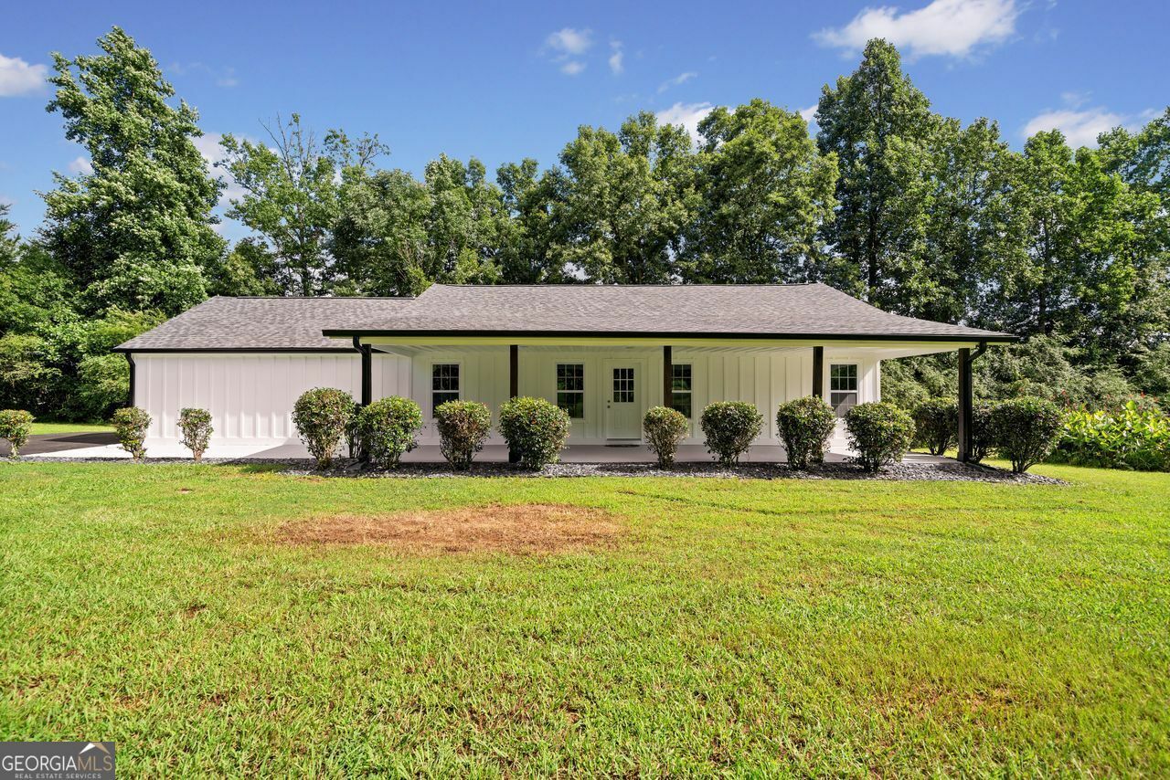 Property Photo:  2400 Flatbottom Road  GA 30107 