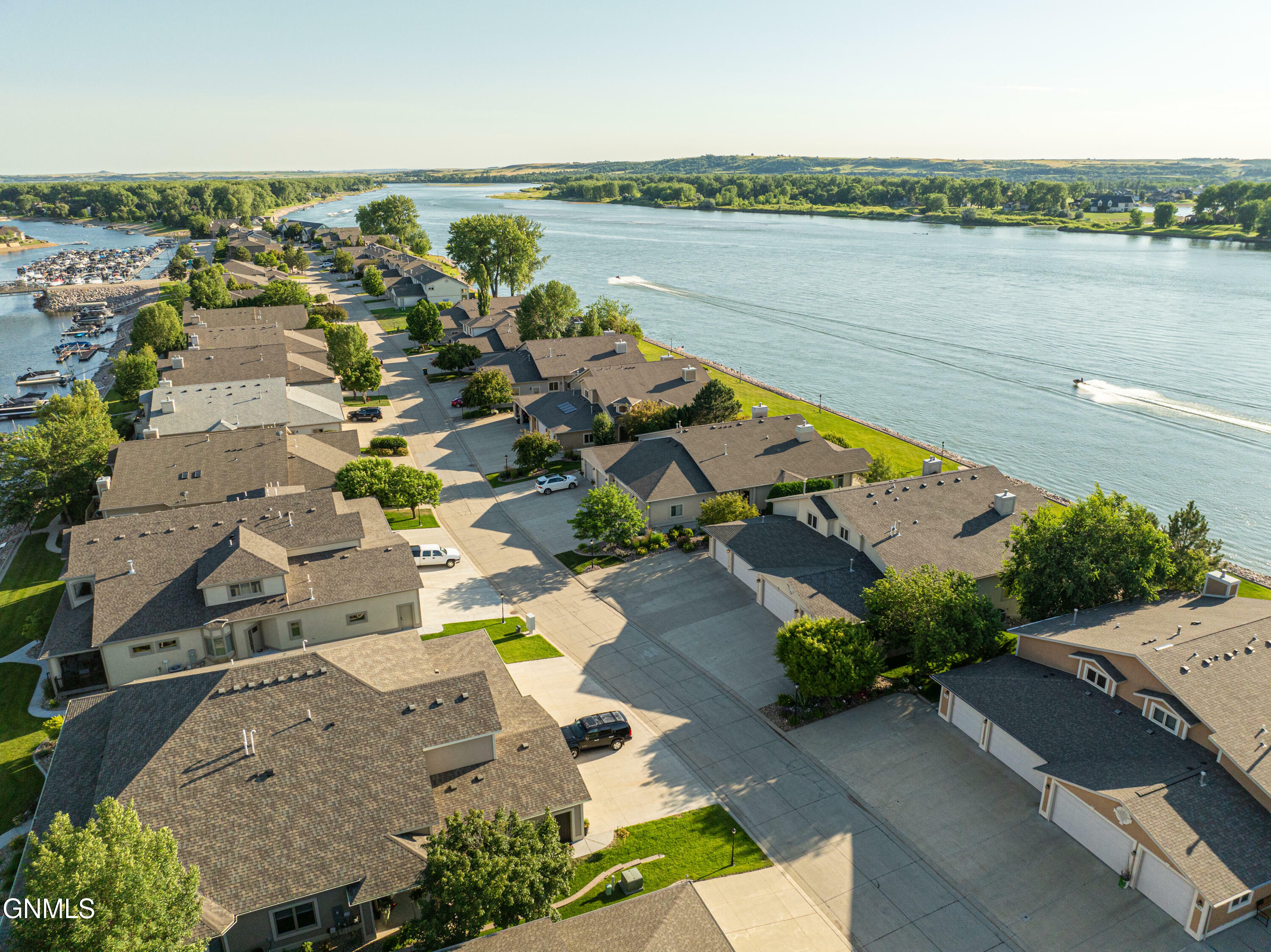 Property Photo: 932 Southport Loop ND 58504
