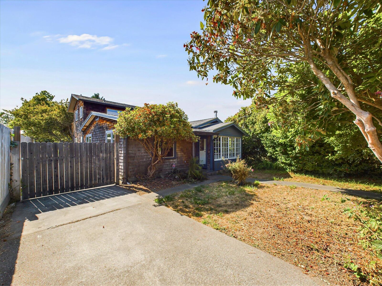 Property Photo: 1254 Bay Street CA 95501
