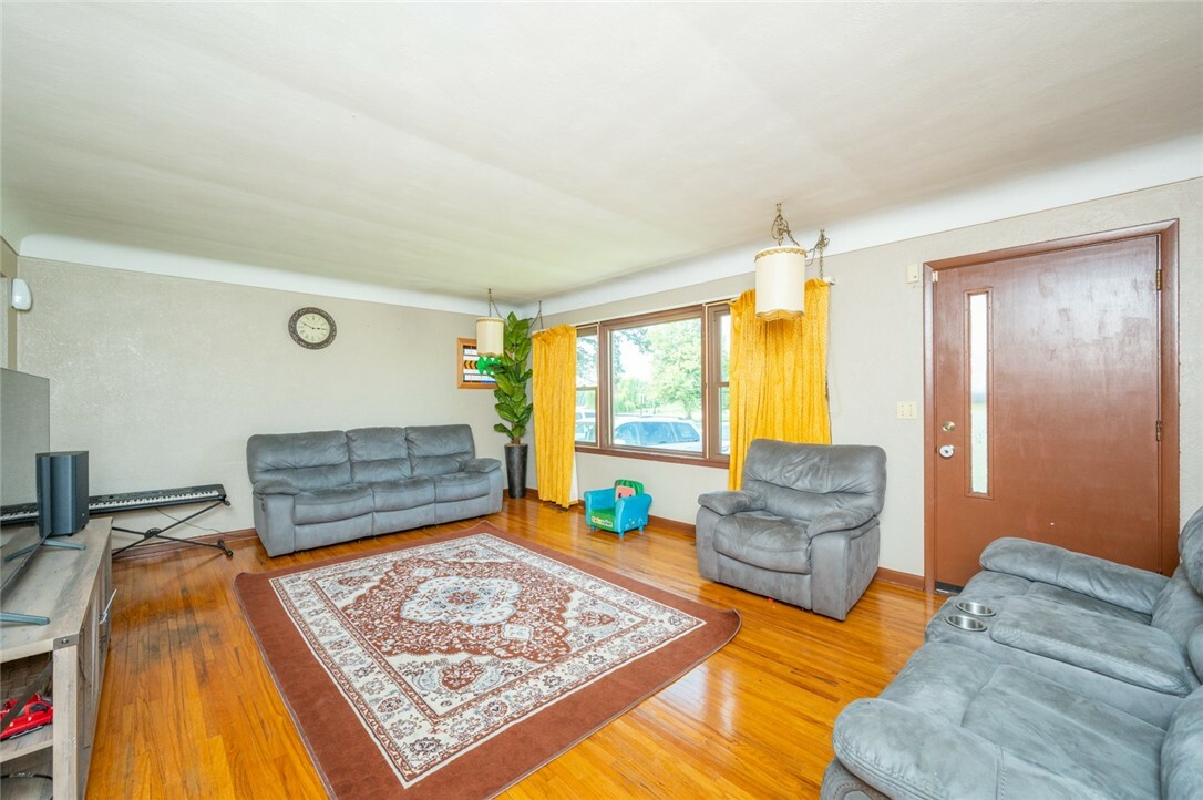 Property Photo:  506 Pleasantview Road  IA 50158 