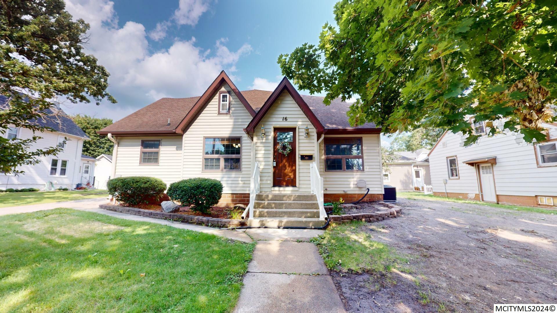 Property Photo:  16 N 12th St  IA 50428 