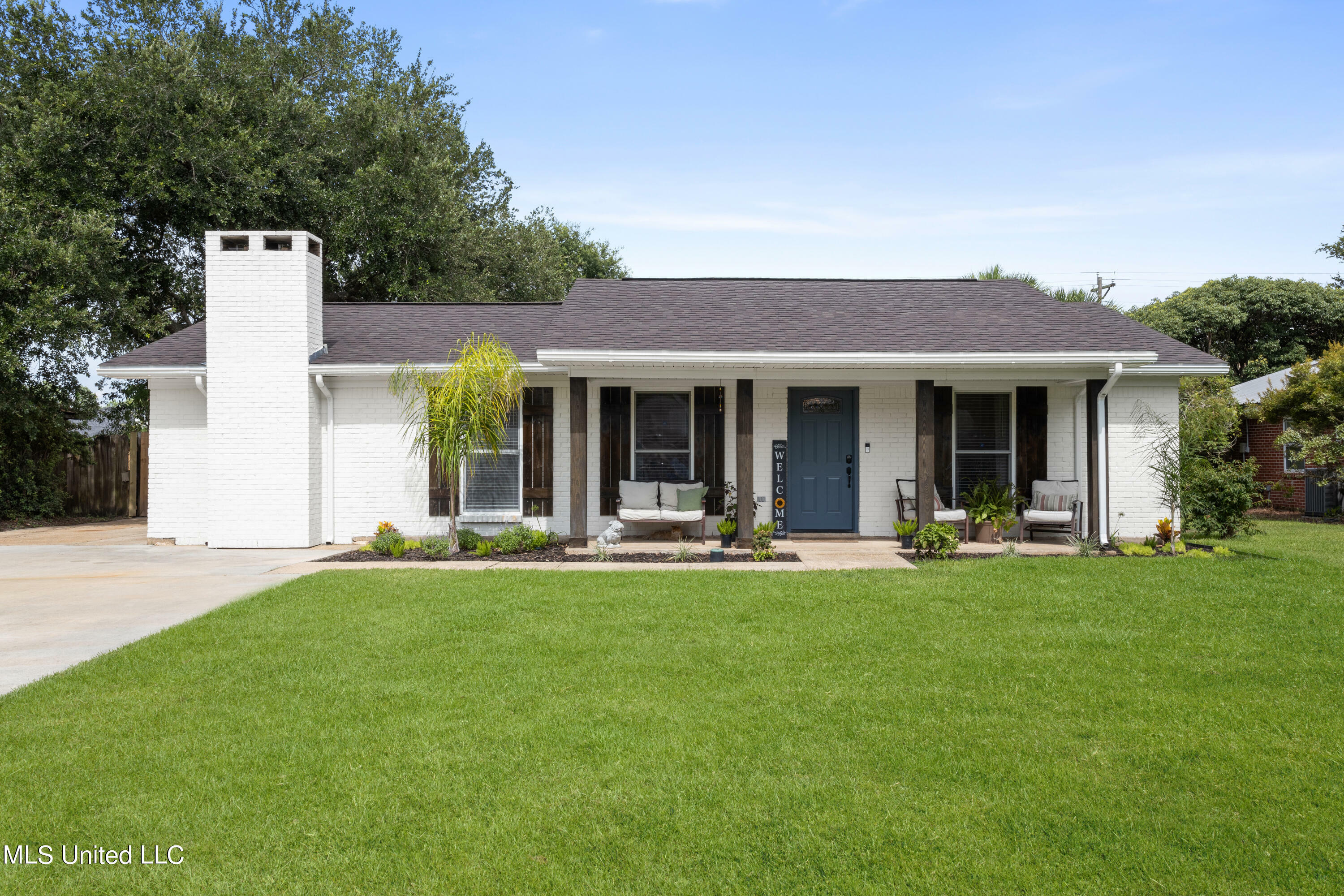 Property Photo:  1214 King Henry Drive  MS 39564 