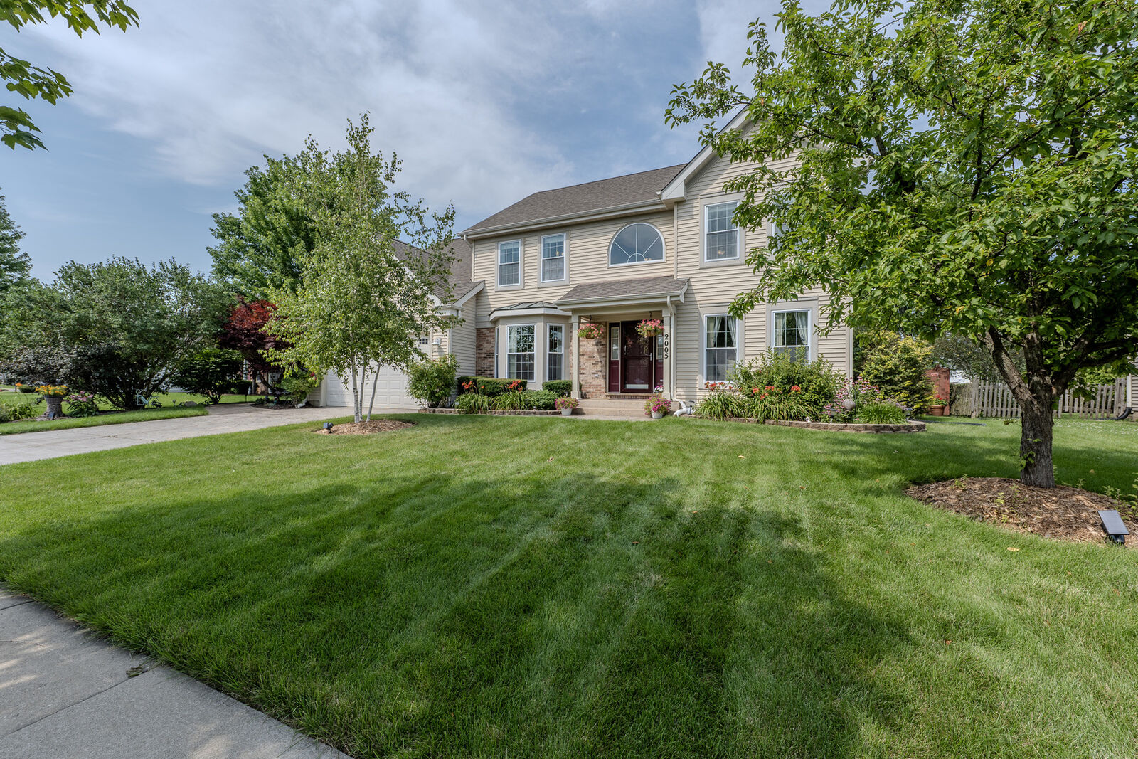 Property Photo: 2005 Garfield Avenue IL 60506