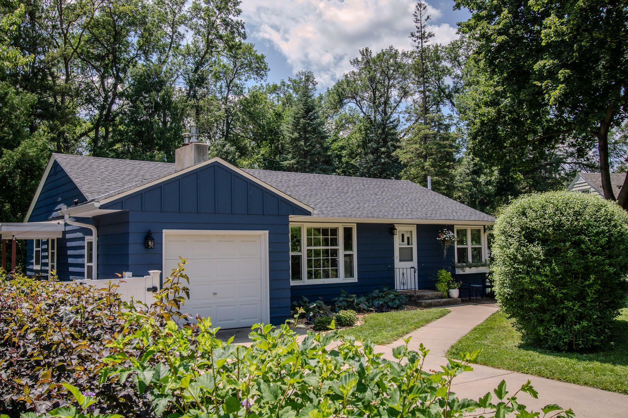 Property Photo:  6 Lincoln Lane  MN 55057 