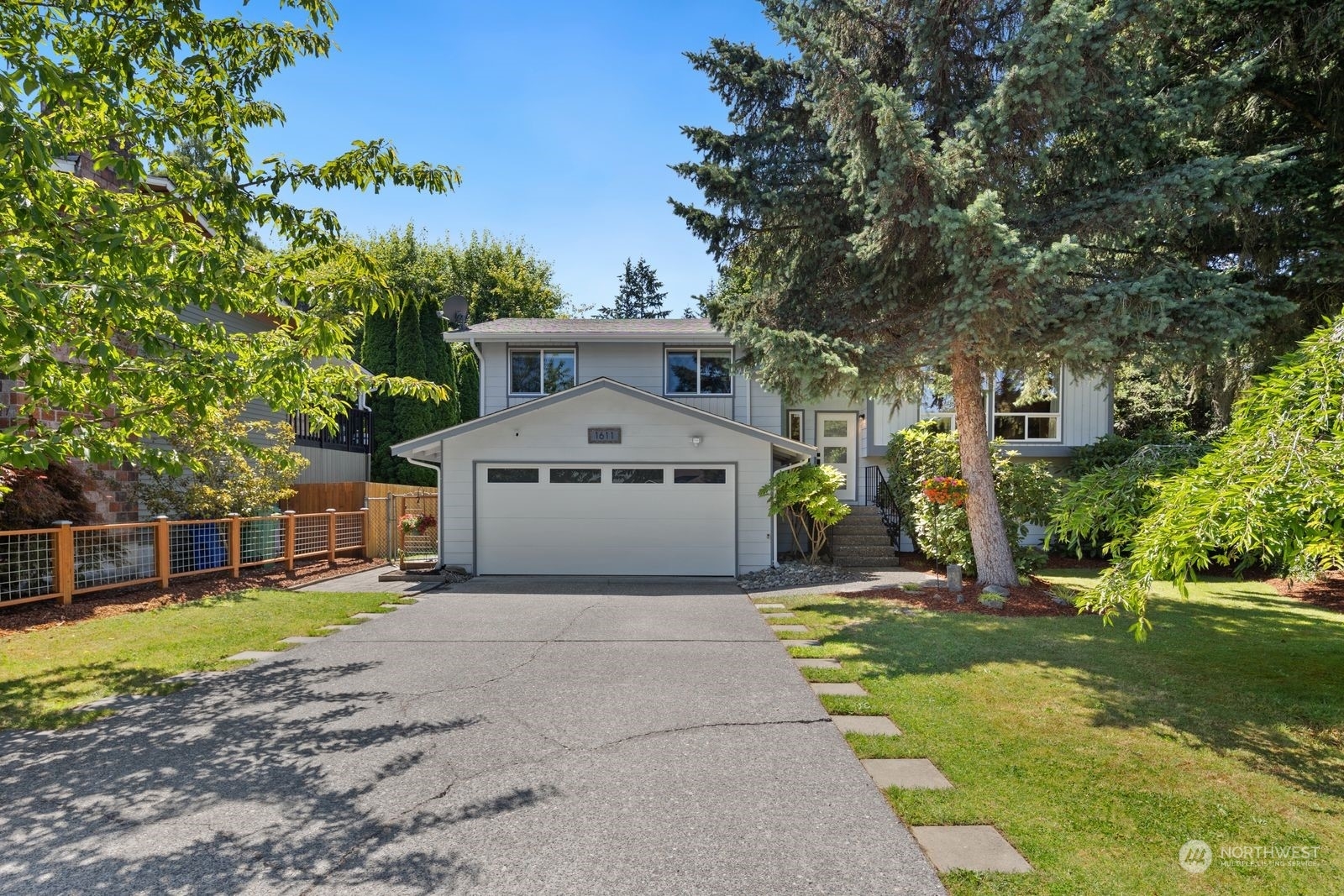 Property Photo: 1611 Index Court SE WA 98058