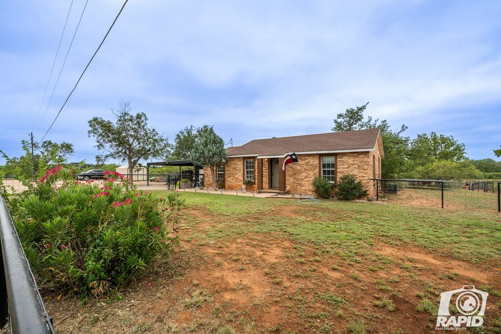 Property Photo:  715 E Main St  TX 76933 