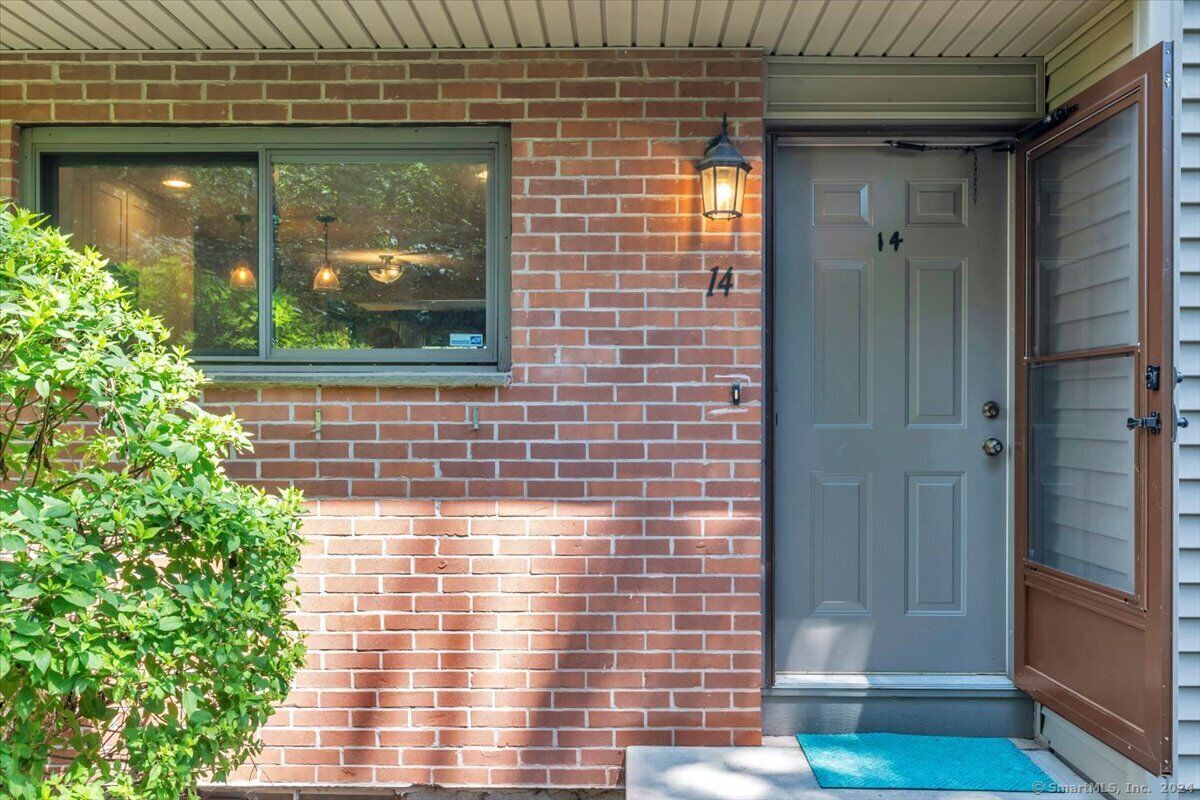 Property Photo:  14 Hitching Post Lane 14  CT 06033 