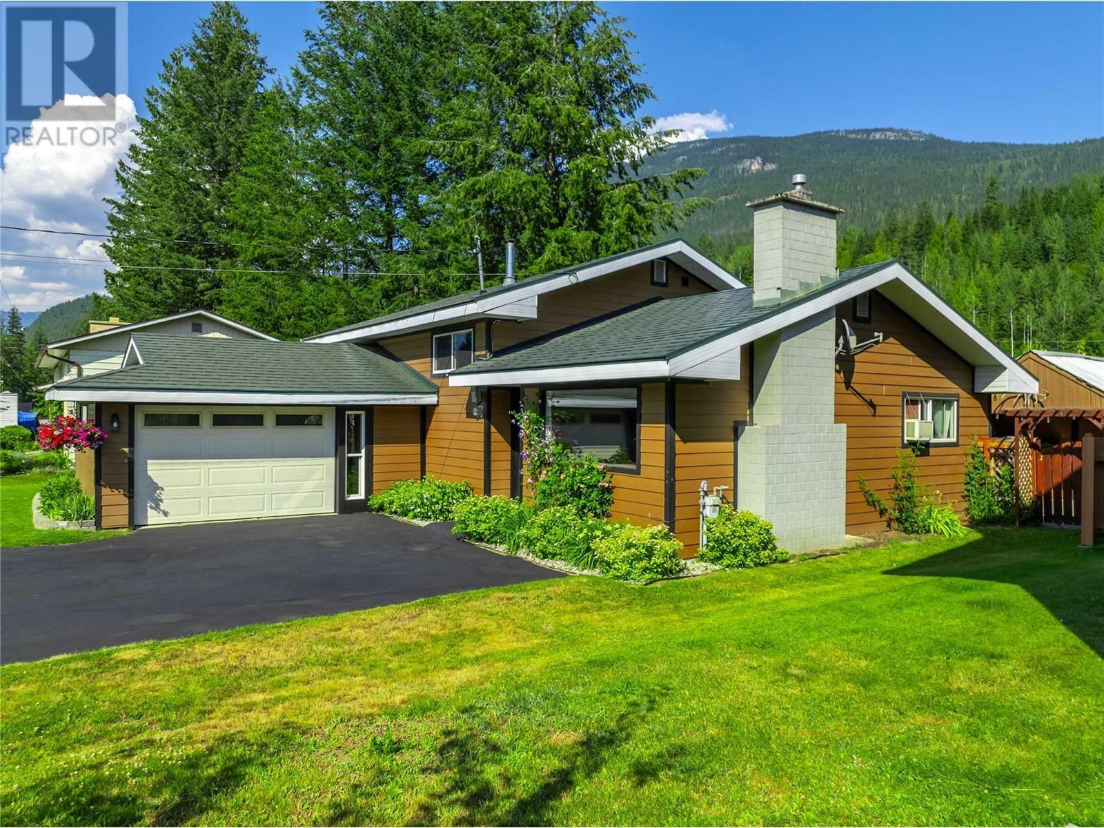 358 Pearkes Drive  Revelstoke BC V0E 2S0 photo