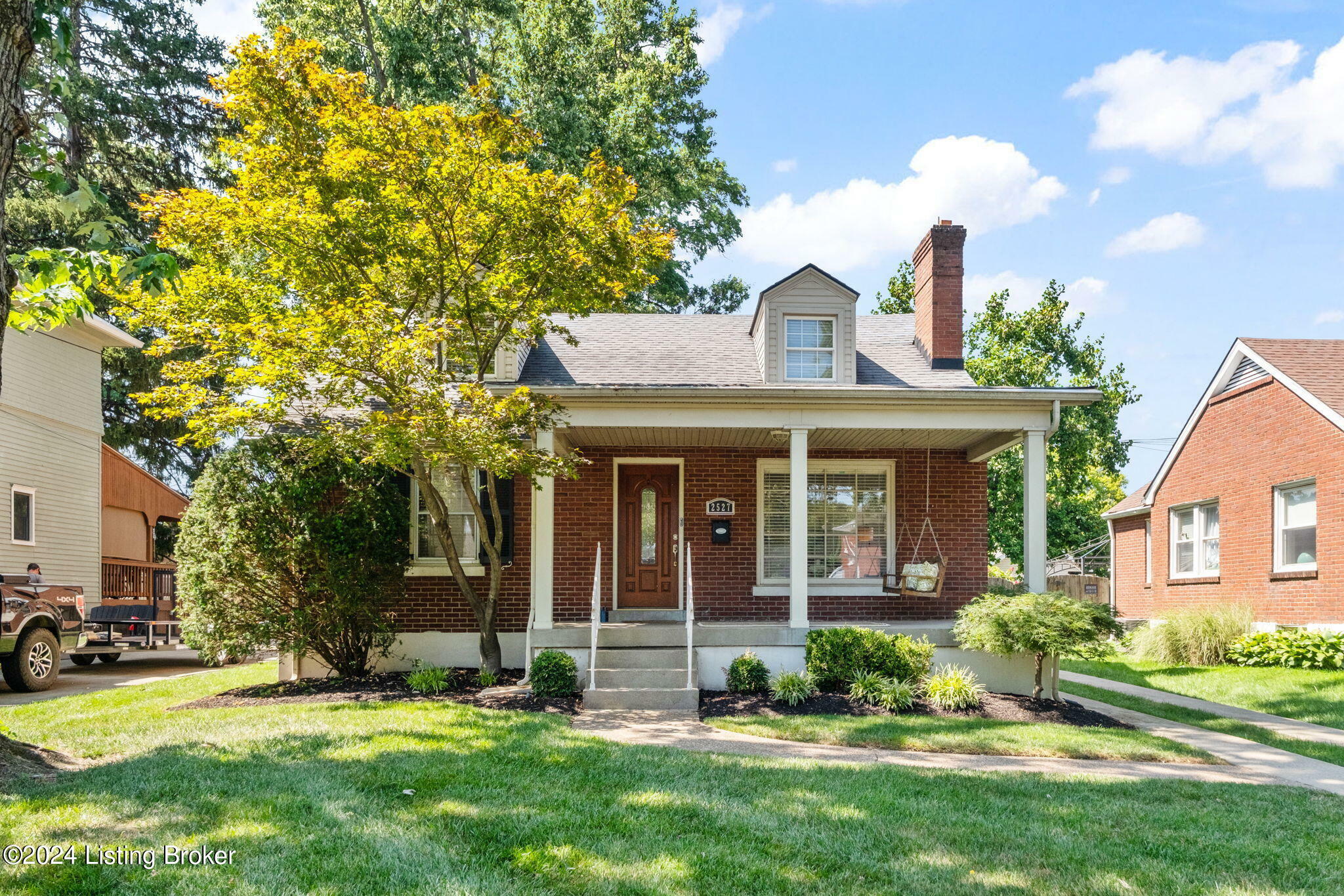 Property Photo:  2527 Hawthorne Ave  KY 40205 