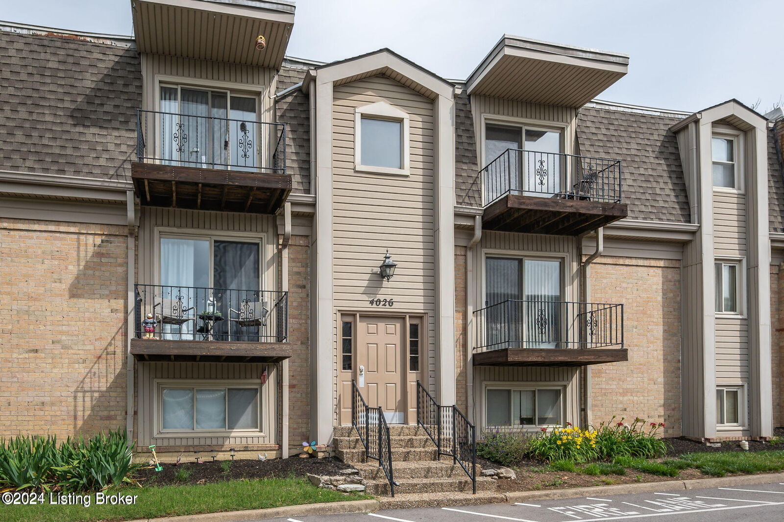 Property Photo:  4026 Poplar Level Rd 5  KY 40213 