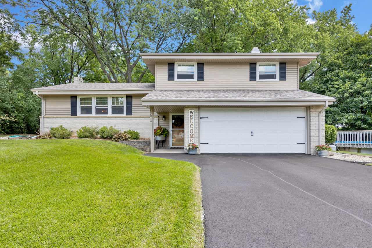 Property Photo: 530 Rip Van Winkle Dr WI 53186
