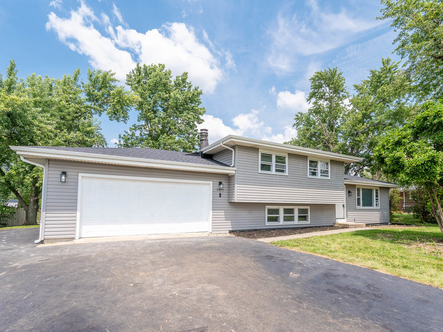 Property Photo: 2311 Delaney Road IL 60451