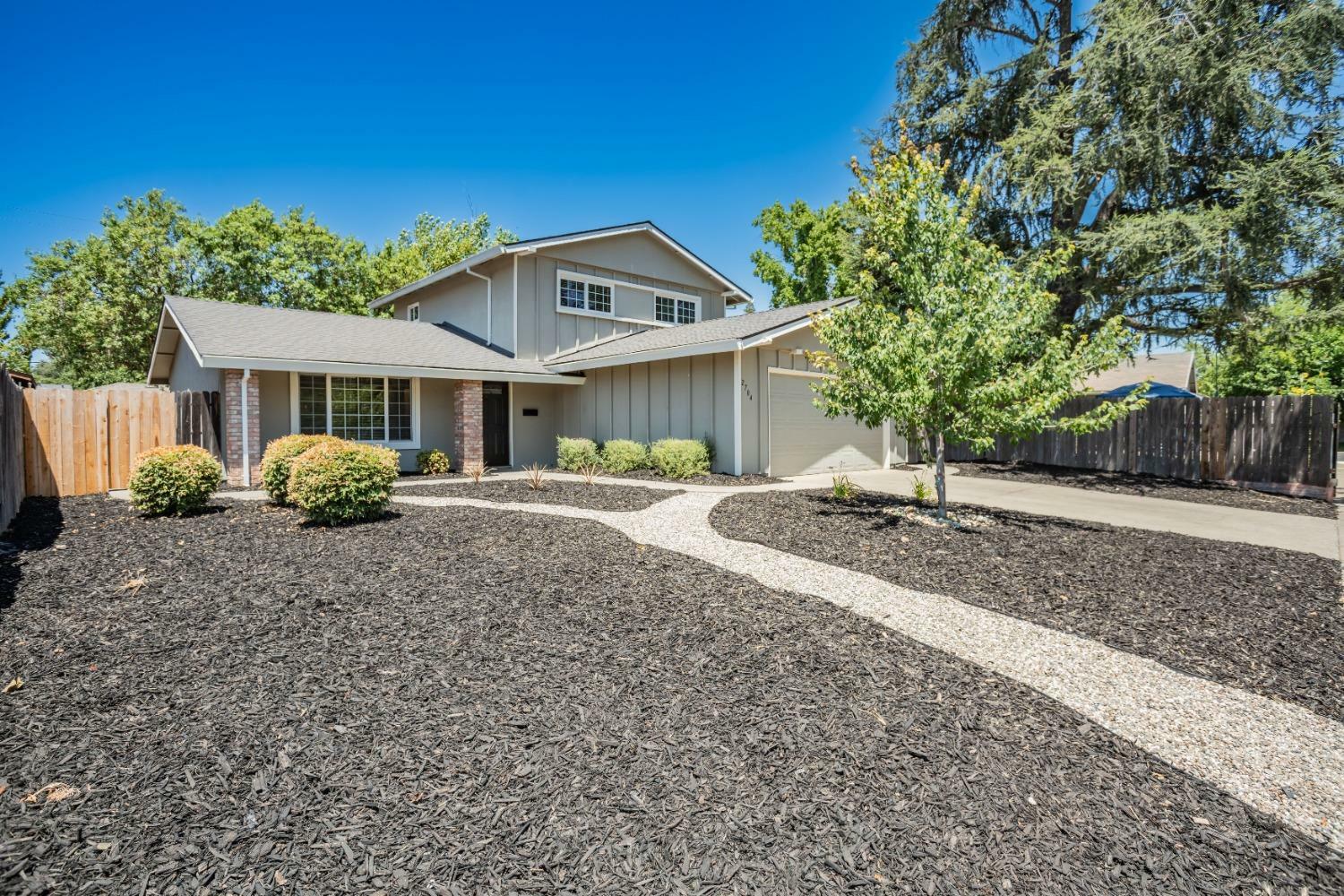 Property Photo:  2704 Del Oro Court  CA 95826 