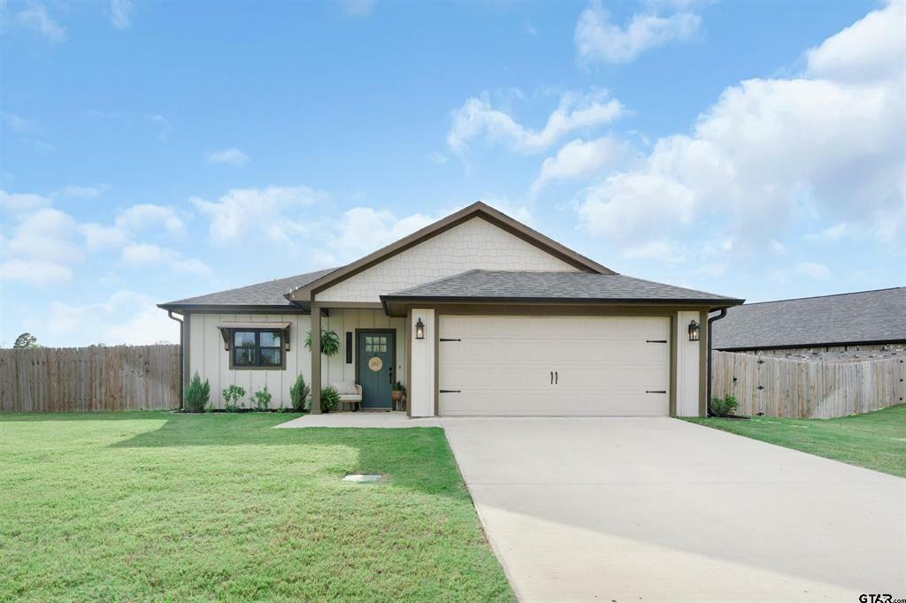 Property Photo:  17011 Crossing Circle  TX 75771 