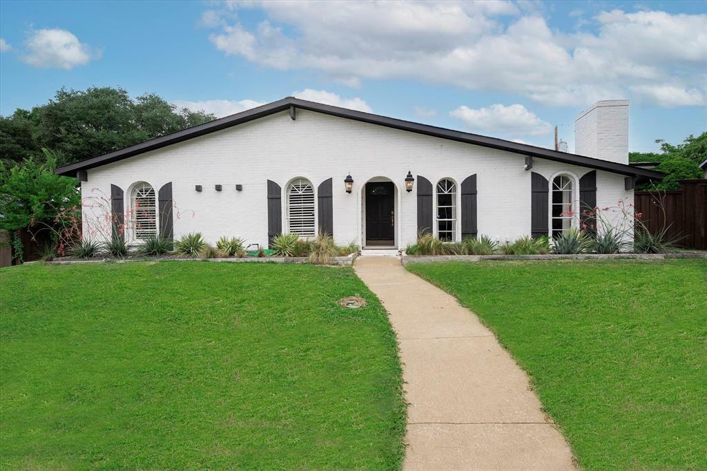 Property Photo: 6615 Town Bluff Drive TX 75248