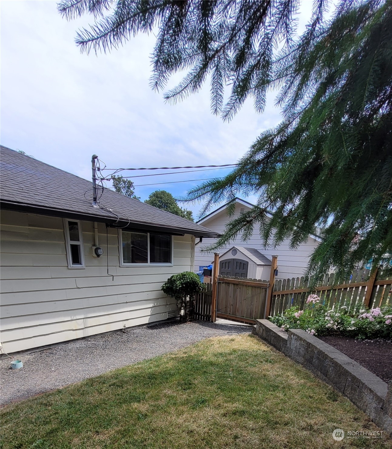 Property Photo:  115 Bridgeway  WA 98201 