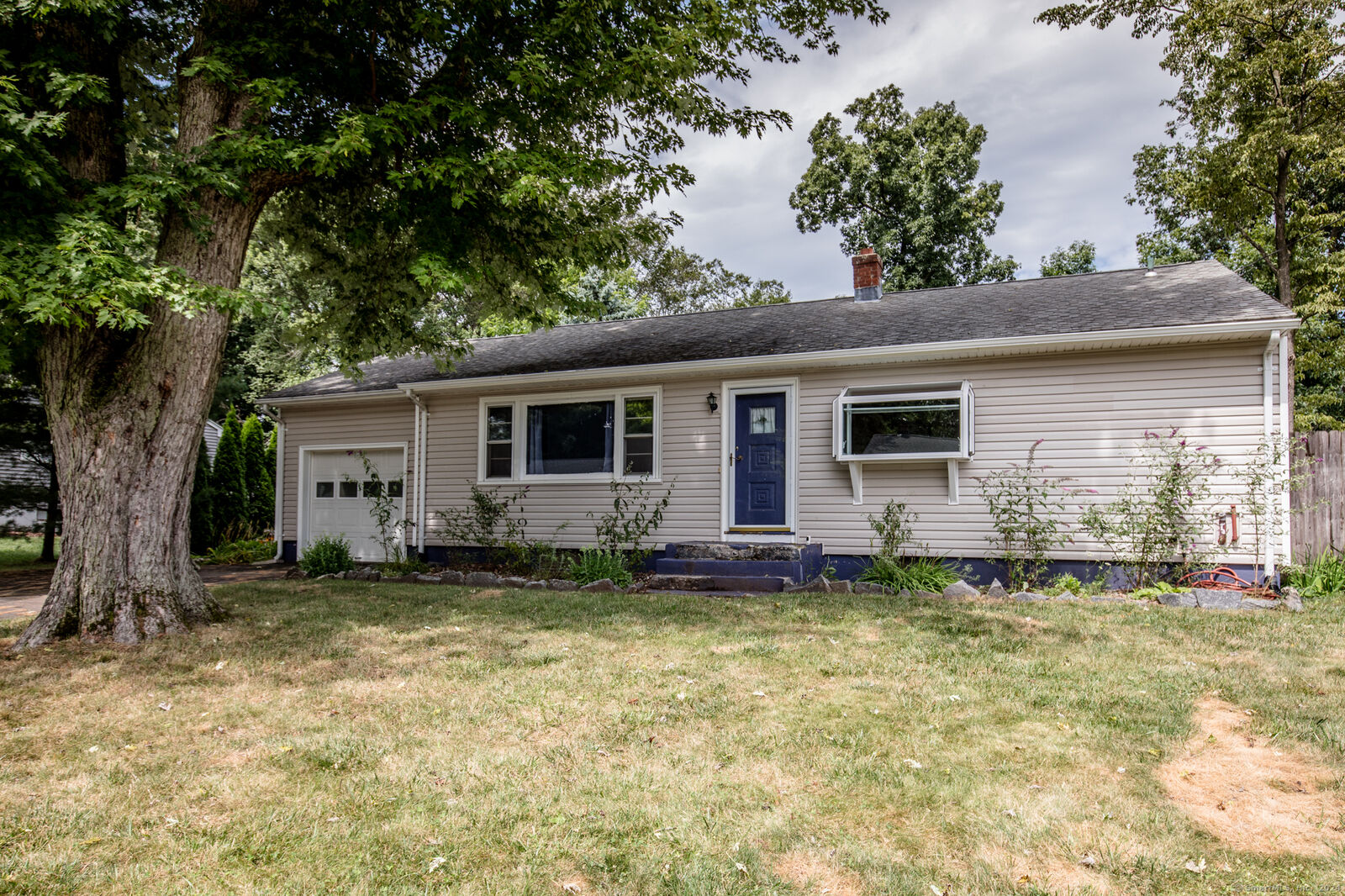 Property Photo:  7 Doris Street  CT 06492 