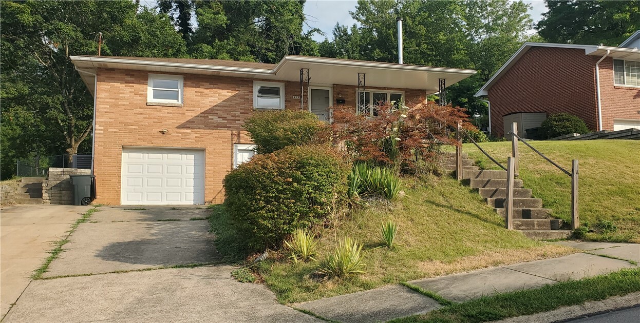 Property Photo:  419 Canyon Drive  PA 15317 