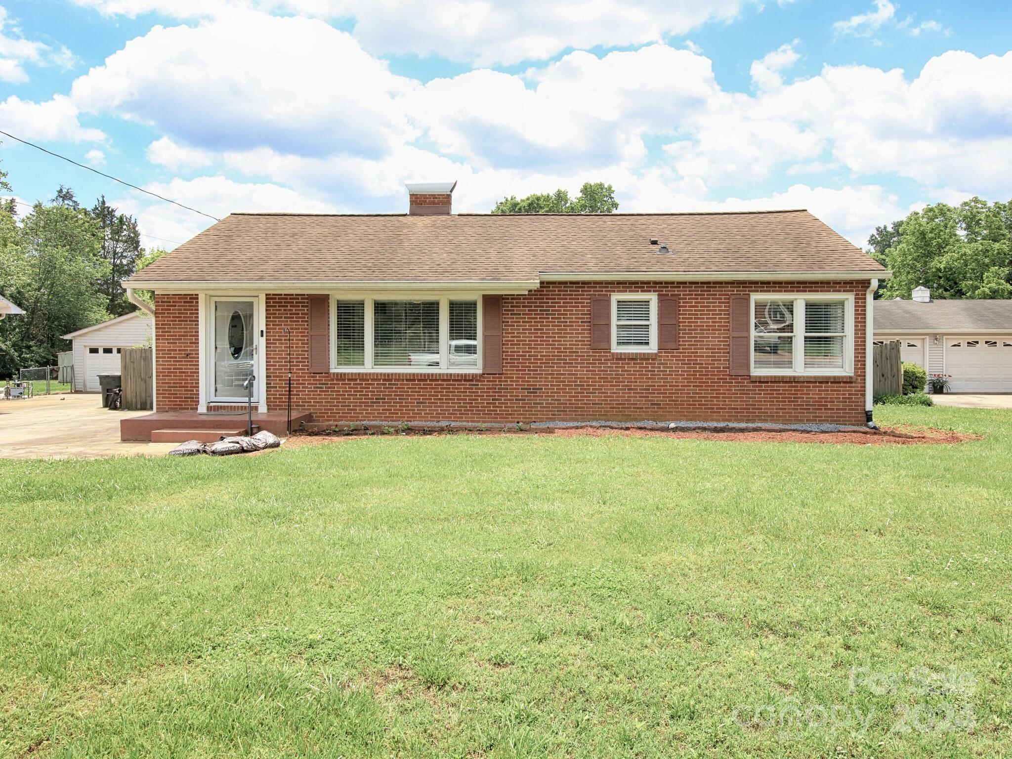 Property Photo:  534 Georgia Avenue  NC 28677 