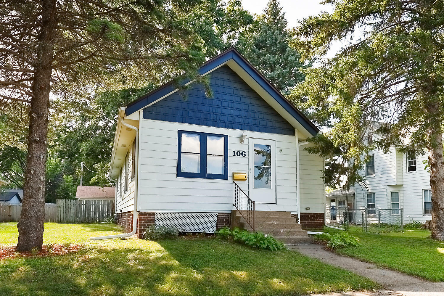 Property Photo:  106 SW Pleasant Street  IA 50023 