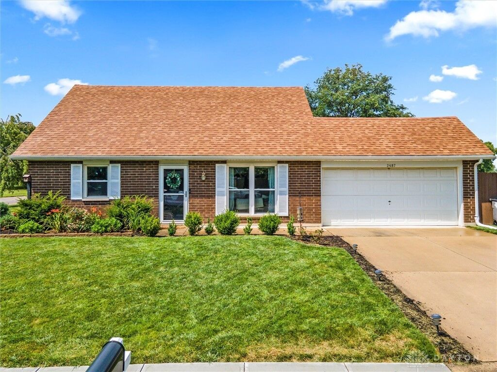 Property Photo: 2487 Thornhill Drive OH 45373