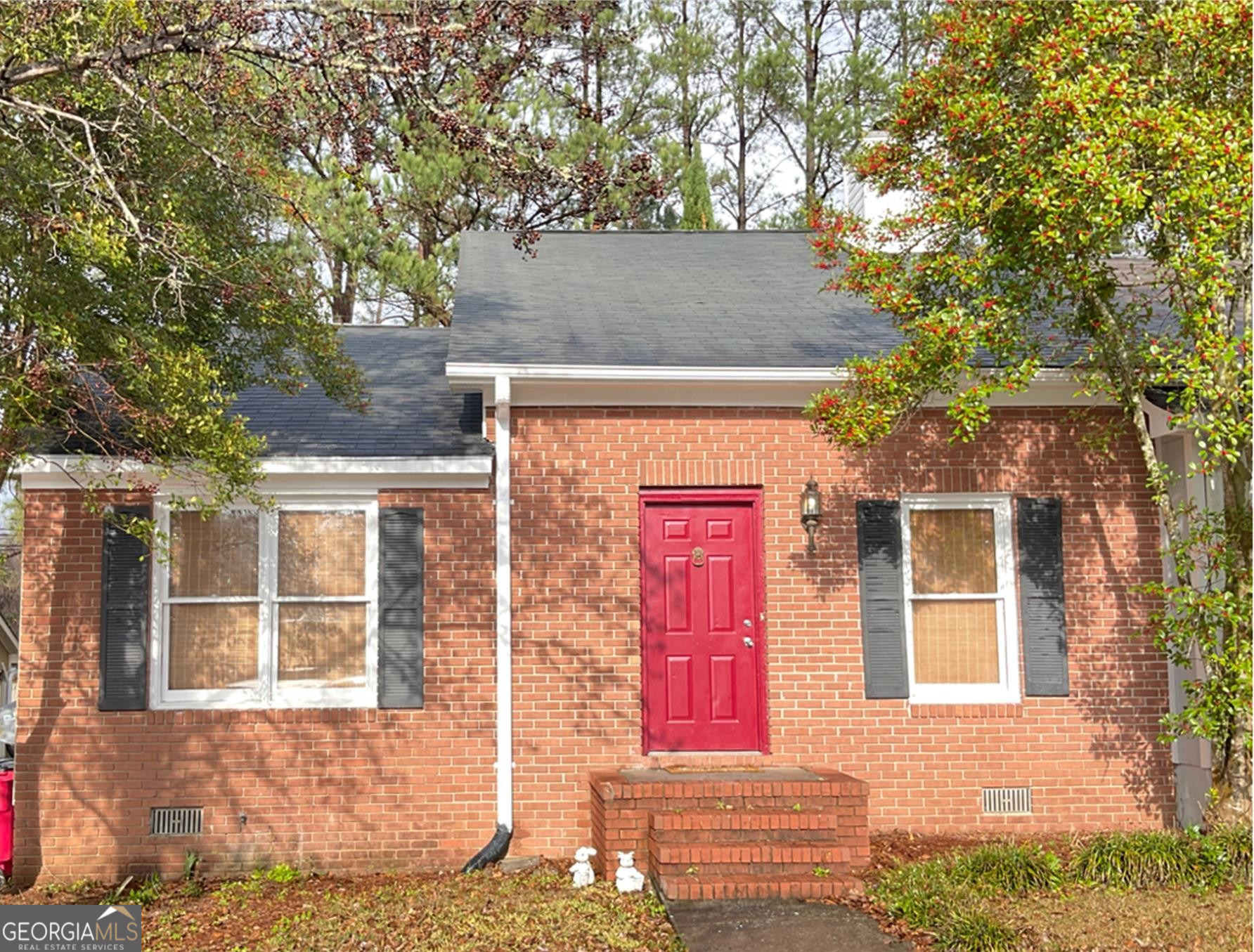 Property Photo:  102 Embassy Court  GA 31210 