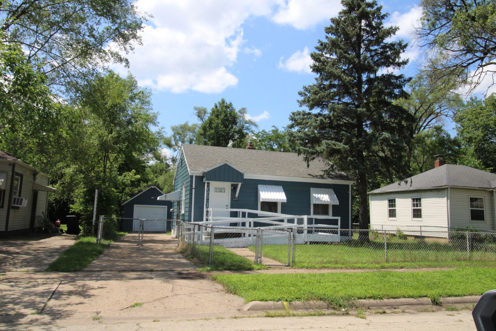 Property Photo:  2219 Magnolia Street  IL 61104 