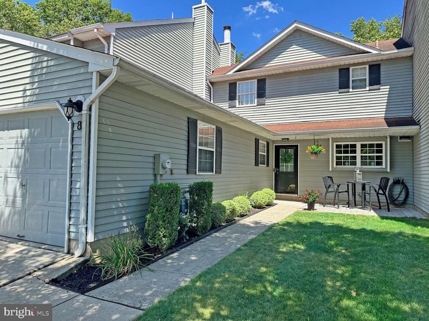Property Photo:  8 Winchester Court  NJ 08505 