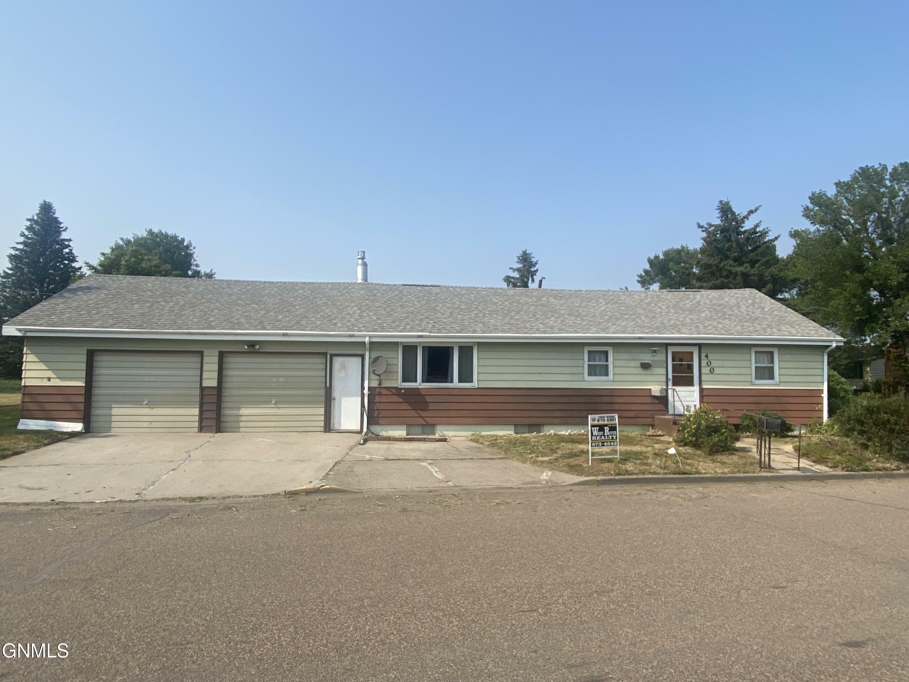 Property Photo:  400 Railroad Street SW  ND 58523 