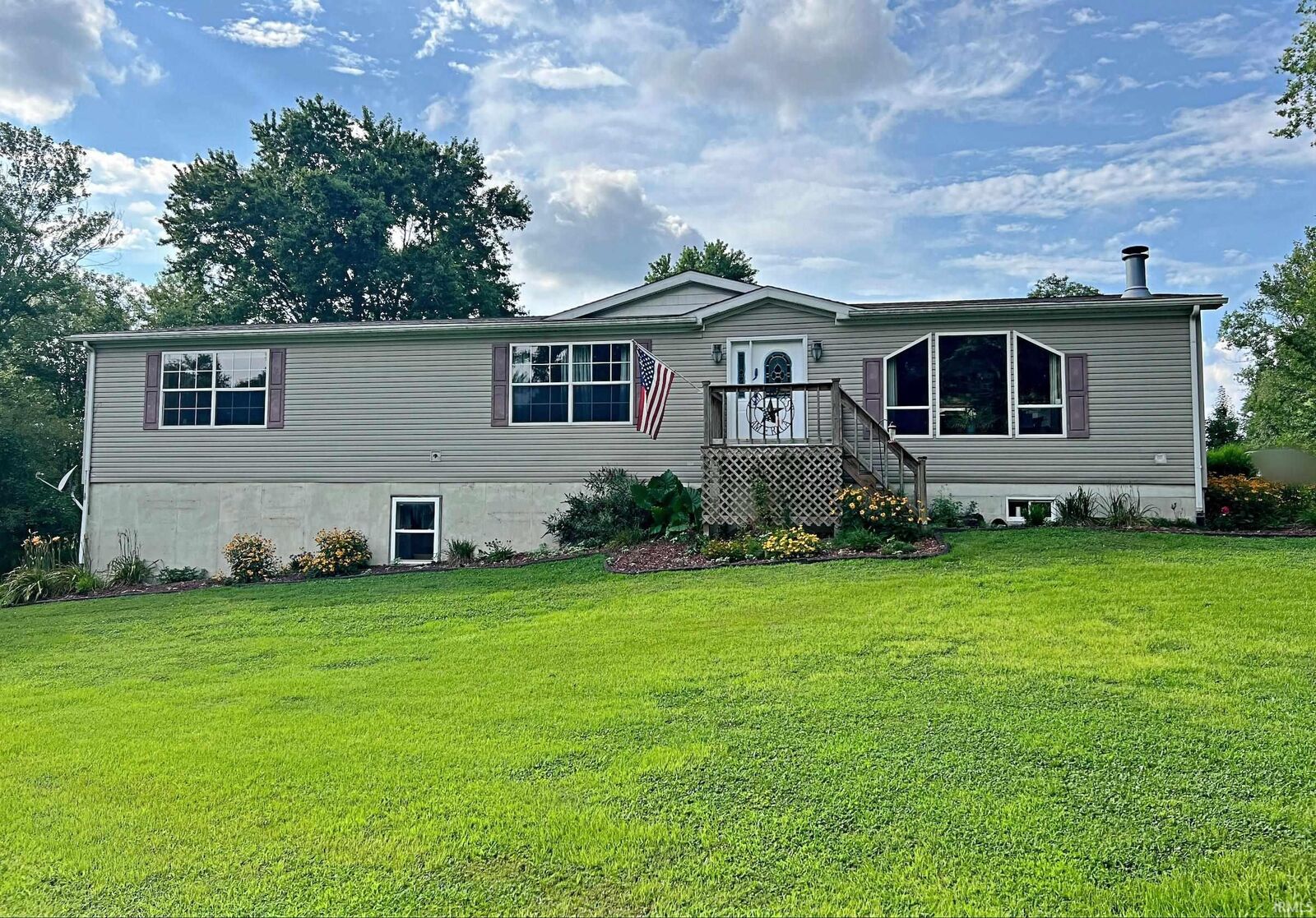 Property Photo: 1105 N 4th Street IN 47598